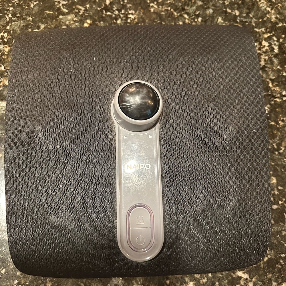 Naipo Black Foot Massager